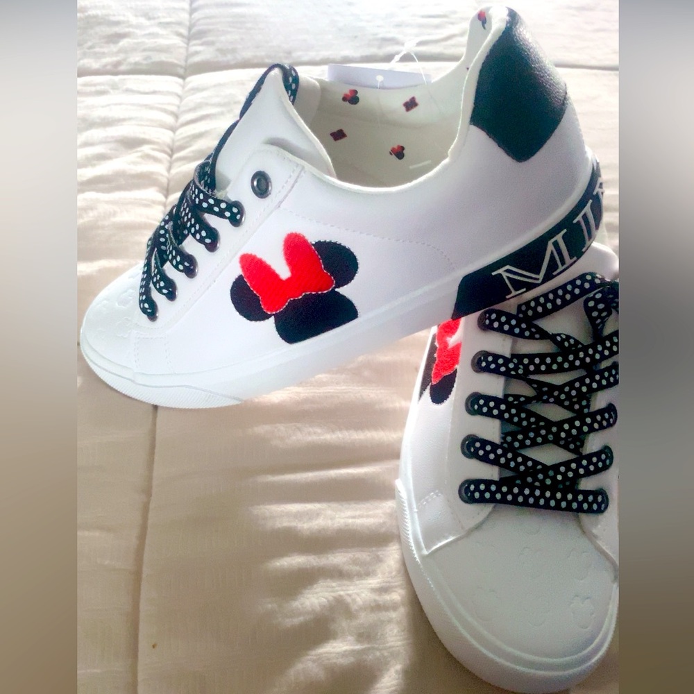 Woman sneakers